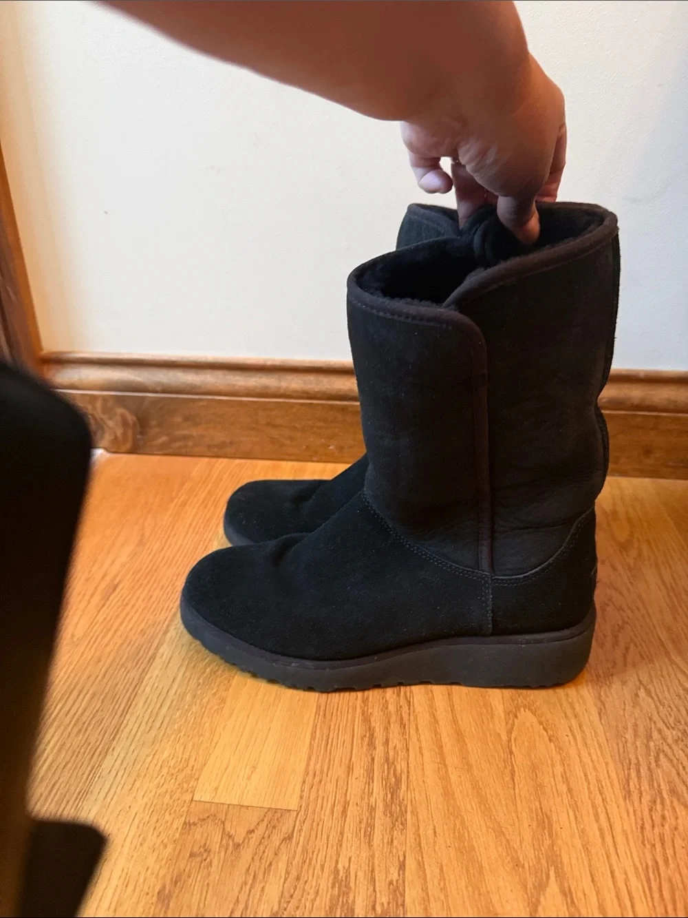 UGG Amie Classic Wedge Boot Water-Resistant Black Suede Plush Sheepskin Lining 9